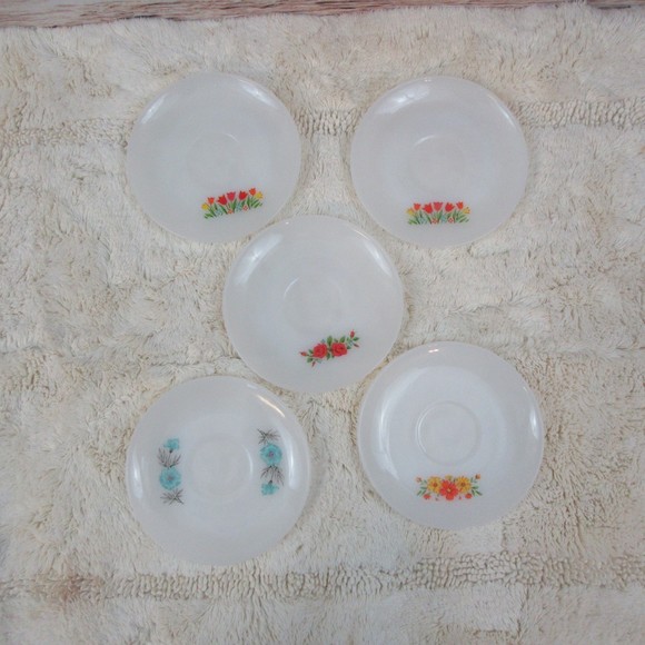 Vintage Anchor Hocking Fire King Floral Premium 6" Saucers set of 5 - Picture 2 of 8